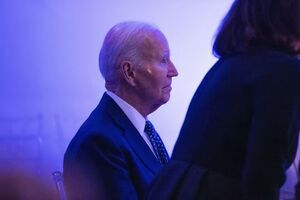 بایدن از مردم آمریکا خواست به پا خیزند