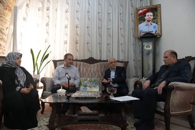 تکریم مقام خانوادههای شهدا وظیفه اصلی دولت جمهوری اسلامی است تکریم مقام خانوادههای شهدا وظیفه اصلی دولت جمهوری اسلامی است