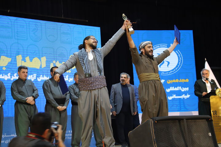 برگزیدگان بخش ایثار بنیاد شهید هجدهمین جشنواره تئاتر خیابانی مریوان معرفی شدند برگزیدگان بخش ایثار بنیاد شهید هجدهمین جشنواره تئاتر خیابانی مریوان معرفی شدند