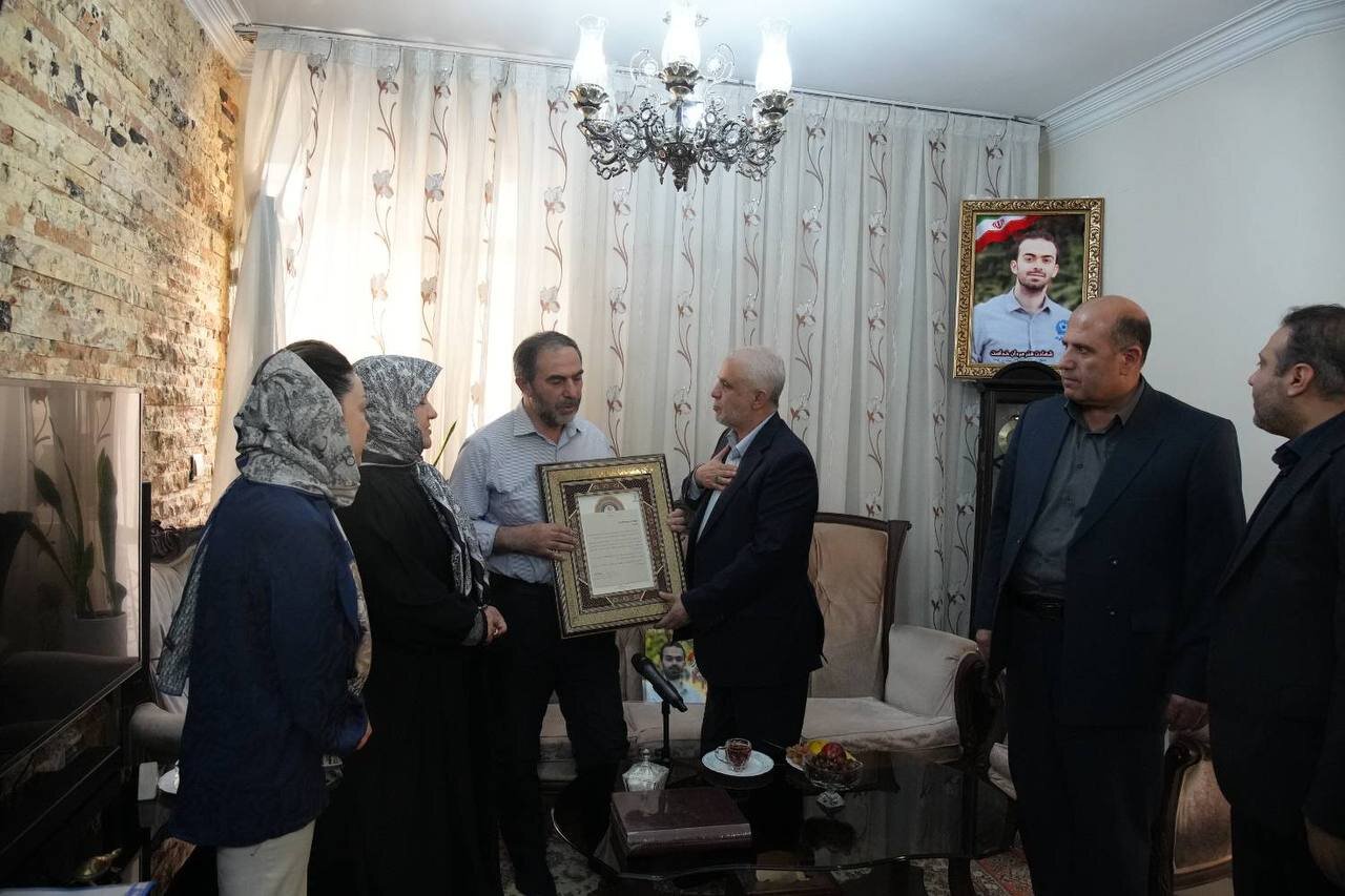 تکریم مقام خانوادههای شهدا وظیفه اصلی دولت جمهوری اسلامی است