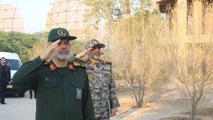 بازدید سردار وحیدی از مواضع پدافندی جنوب کشور