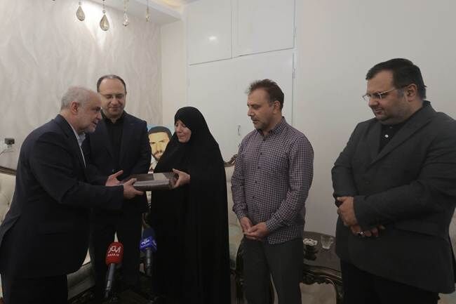 ۱۱ هزار فرزند شهید از نخبگان کشور هستند