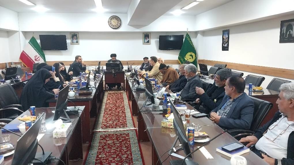 نشست هم‌اندیشی شاعران آیینی در حرم مطهر رضوی برگزار شد