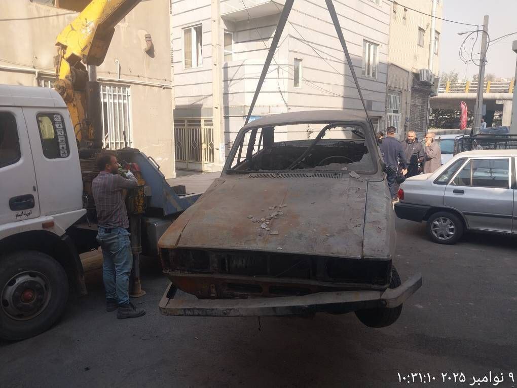 خودروهای فرسوده و رهاشده از معابر منطقه ۱۴ جمع‌آوری می‌شوند