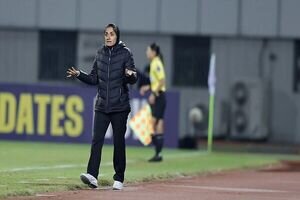 دو صندلی برای یک مربی