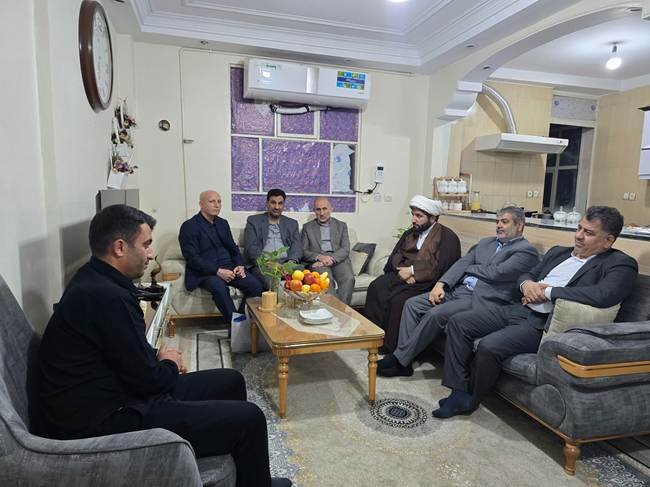 دیدار اعضای دفتر نمایندگی ولی‌فقیه در بنیاد شهید با خانواده شهدای جنگ ۱۲روزه خوزستان