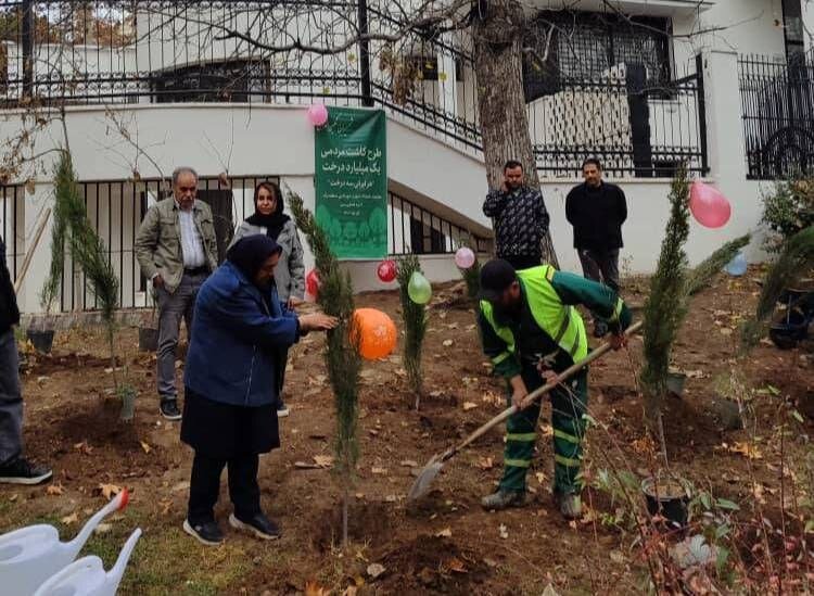 کاشت ۱۴۵۰ اصله نهال در منطقه یک