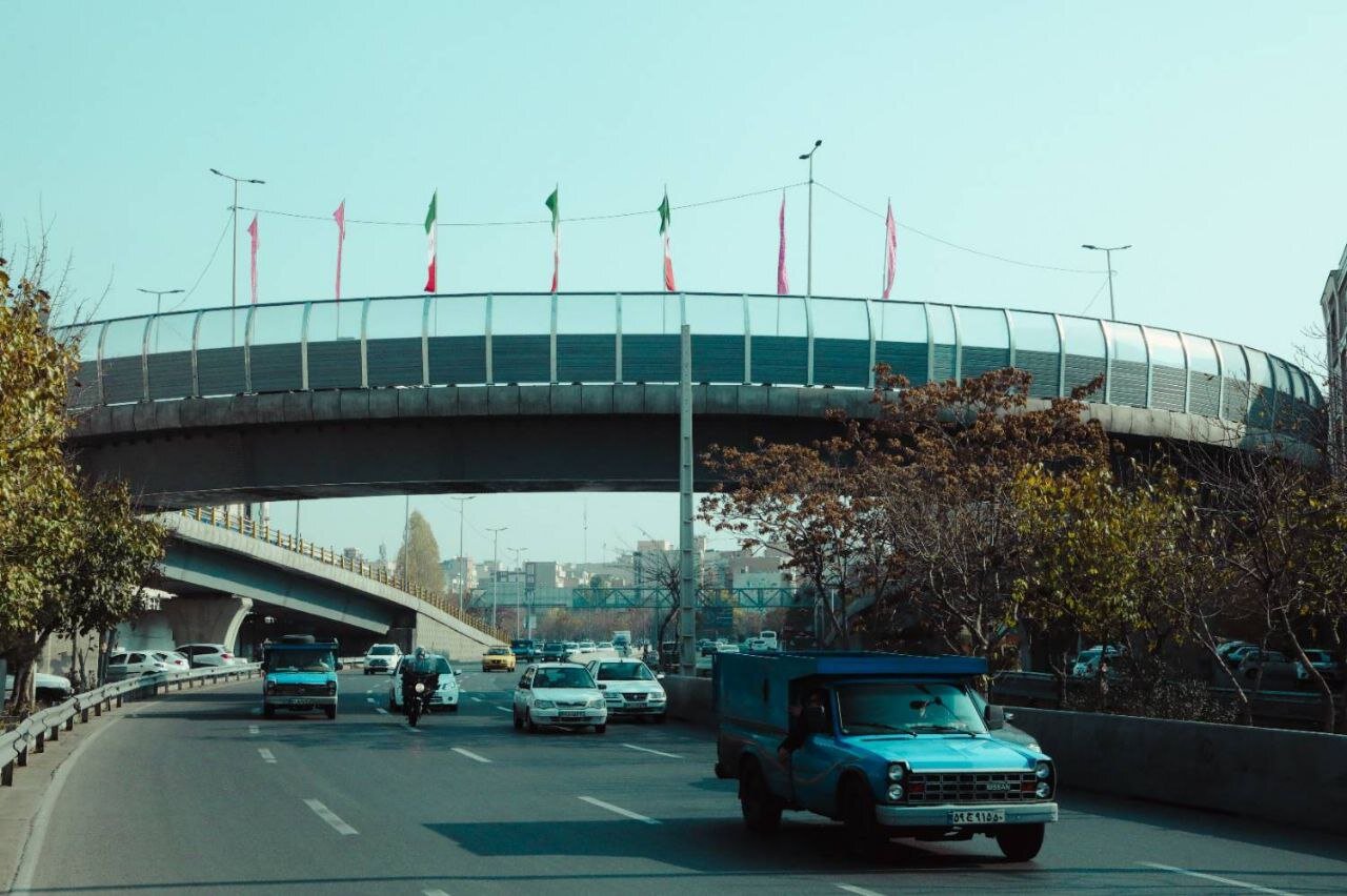 اجرای پروژه دیوارهای حائل در دوربرگردان بزرگراه شهید باقری