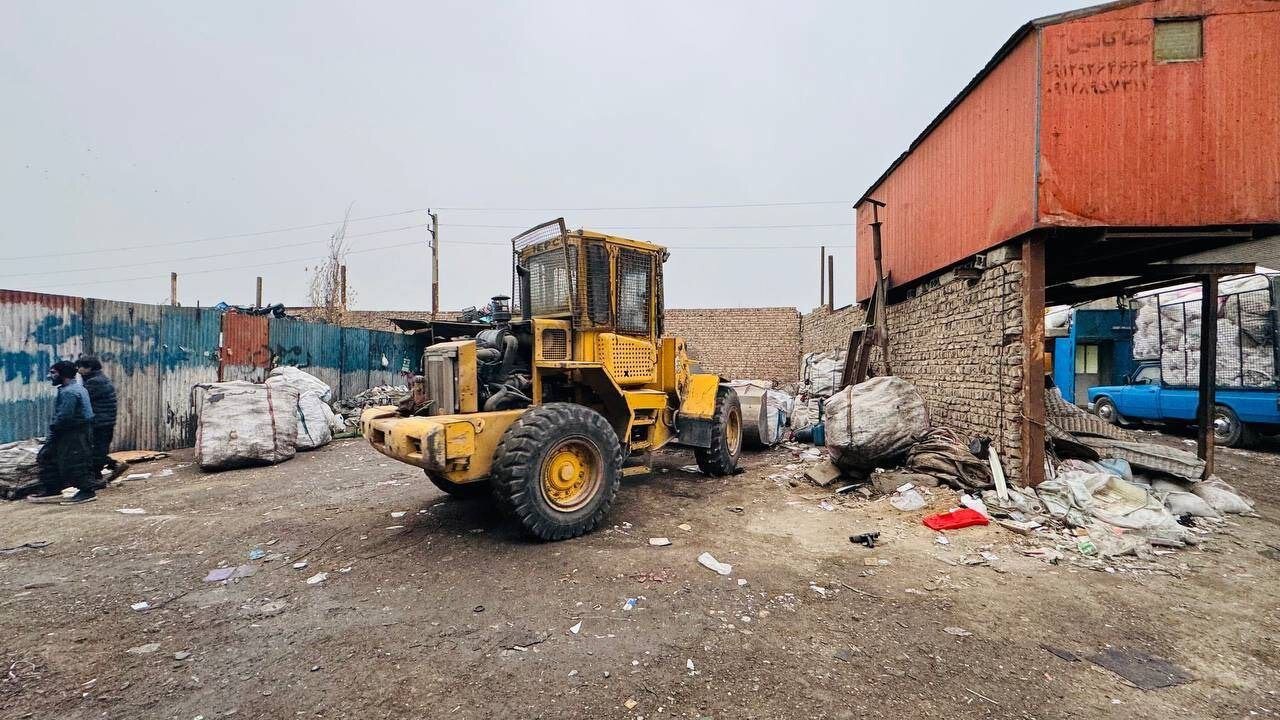 جمع‌آوری پسماند خشک از مراکز غیرمجاز در منطقه ۱۹