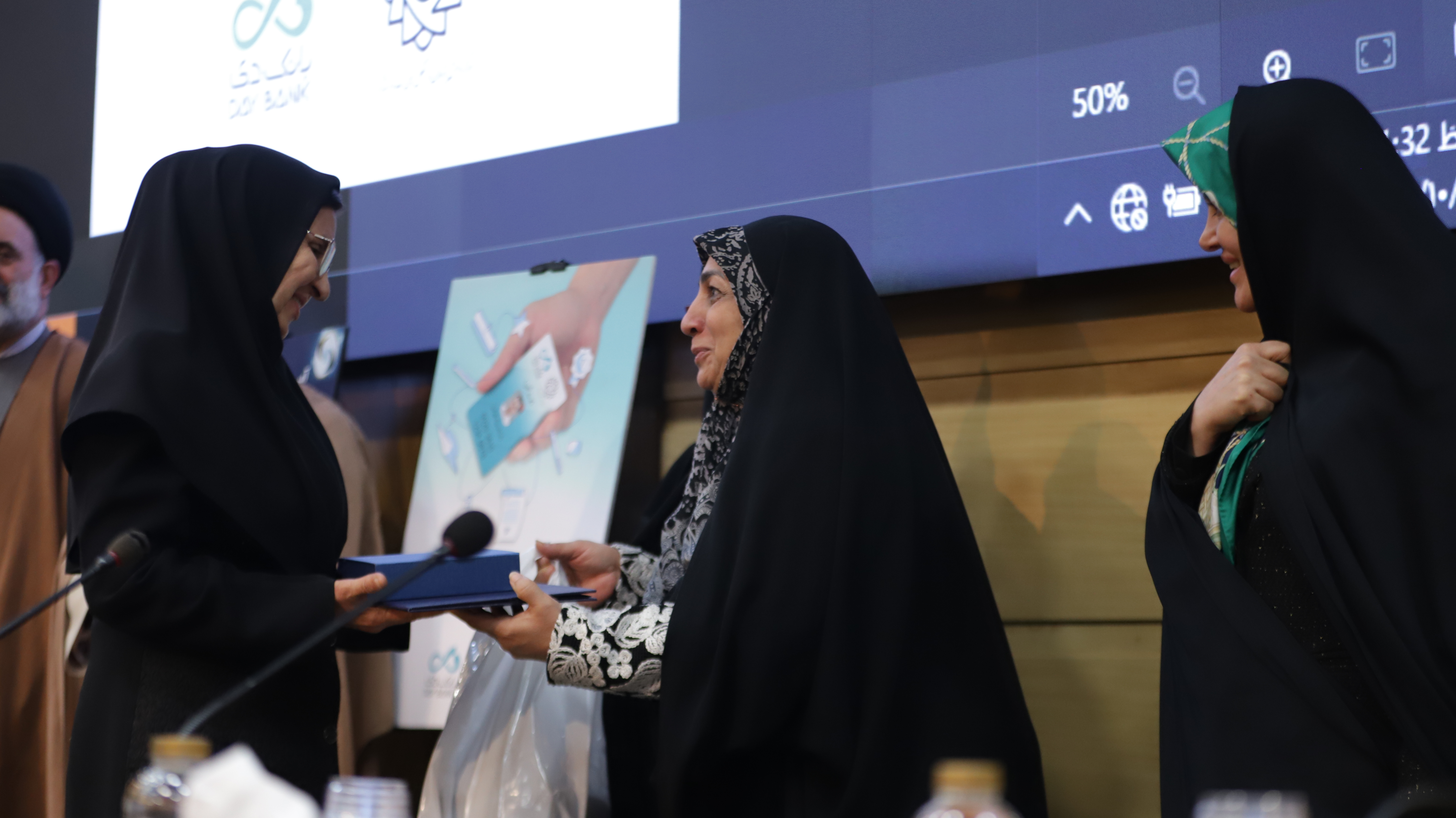 نخستین اجلاس بینالمللی اندیشه اقتصاد تجاری - صادرکنندگان نمونه شاهد و ایثارگر