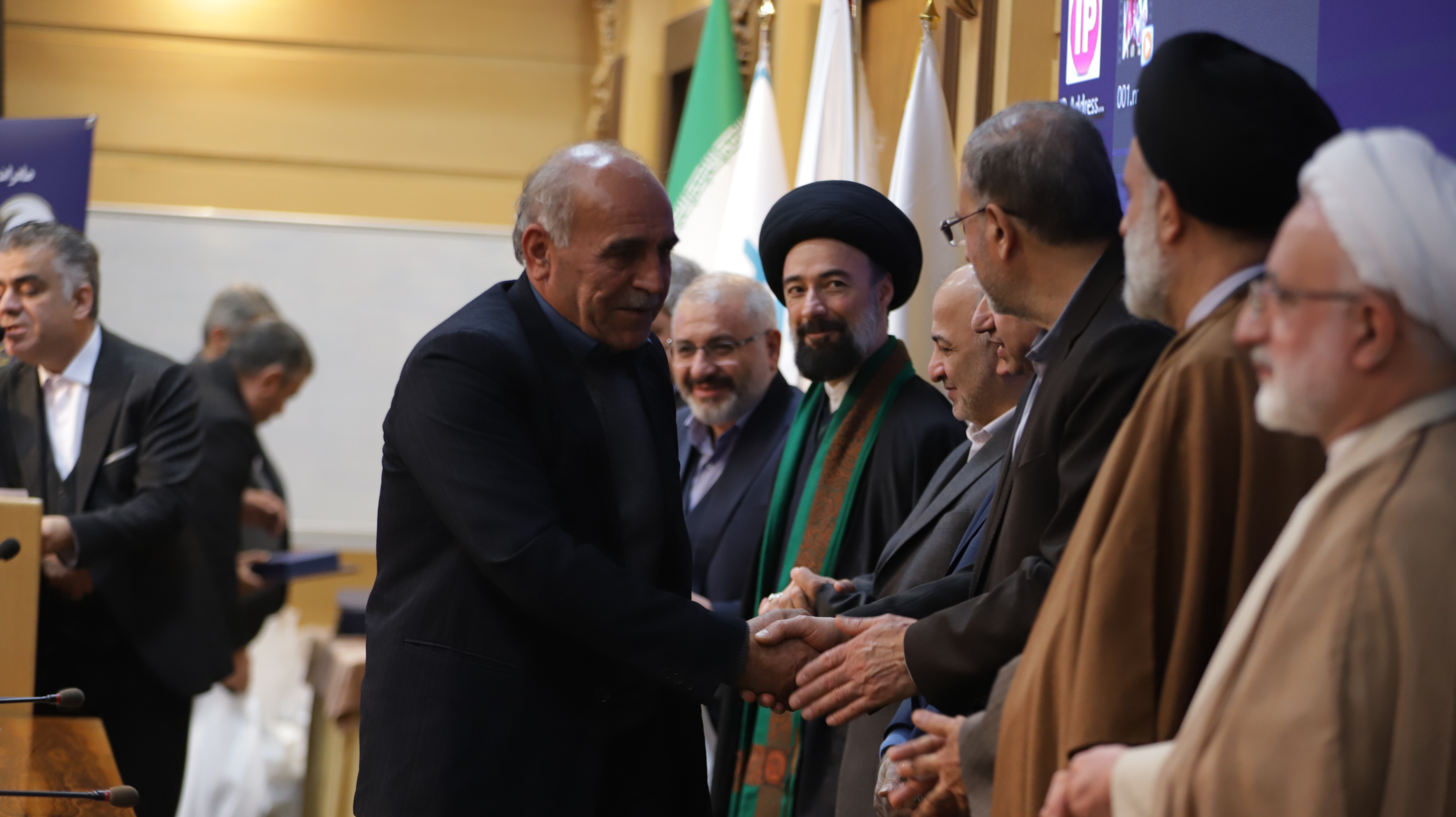 نخستین اجلاس بین‌المللی اندیشه اقتصاد تجاری - صادرکنندگان نمونه شاهد و ایثارگر