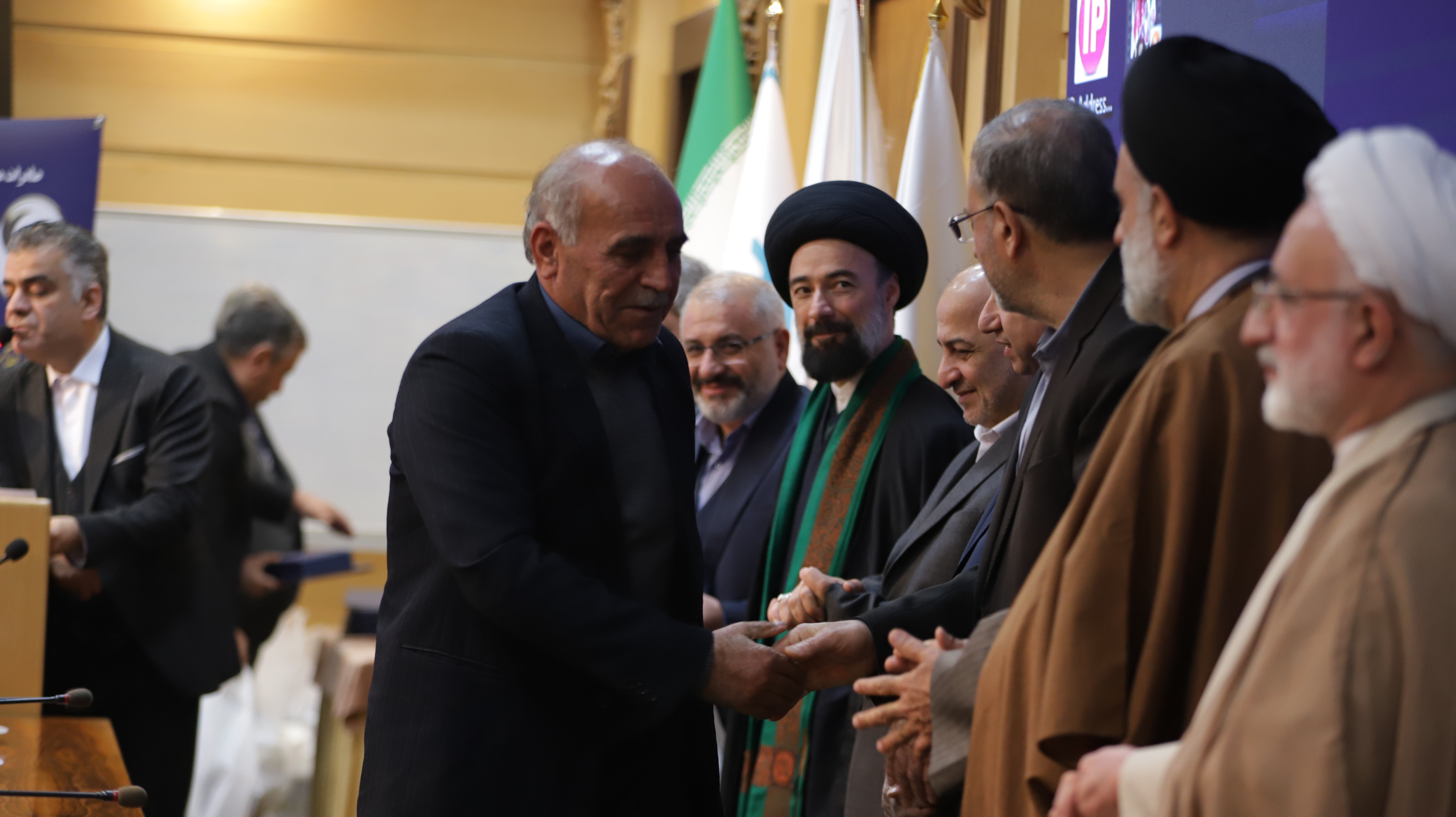 نخستین اجلاس بینالمللی اندیشه اقتصاد تجاری - صادرکنندگان نمونه شاهد و ایثارگر