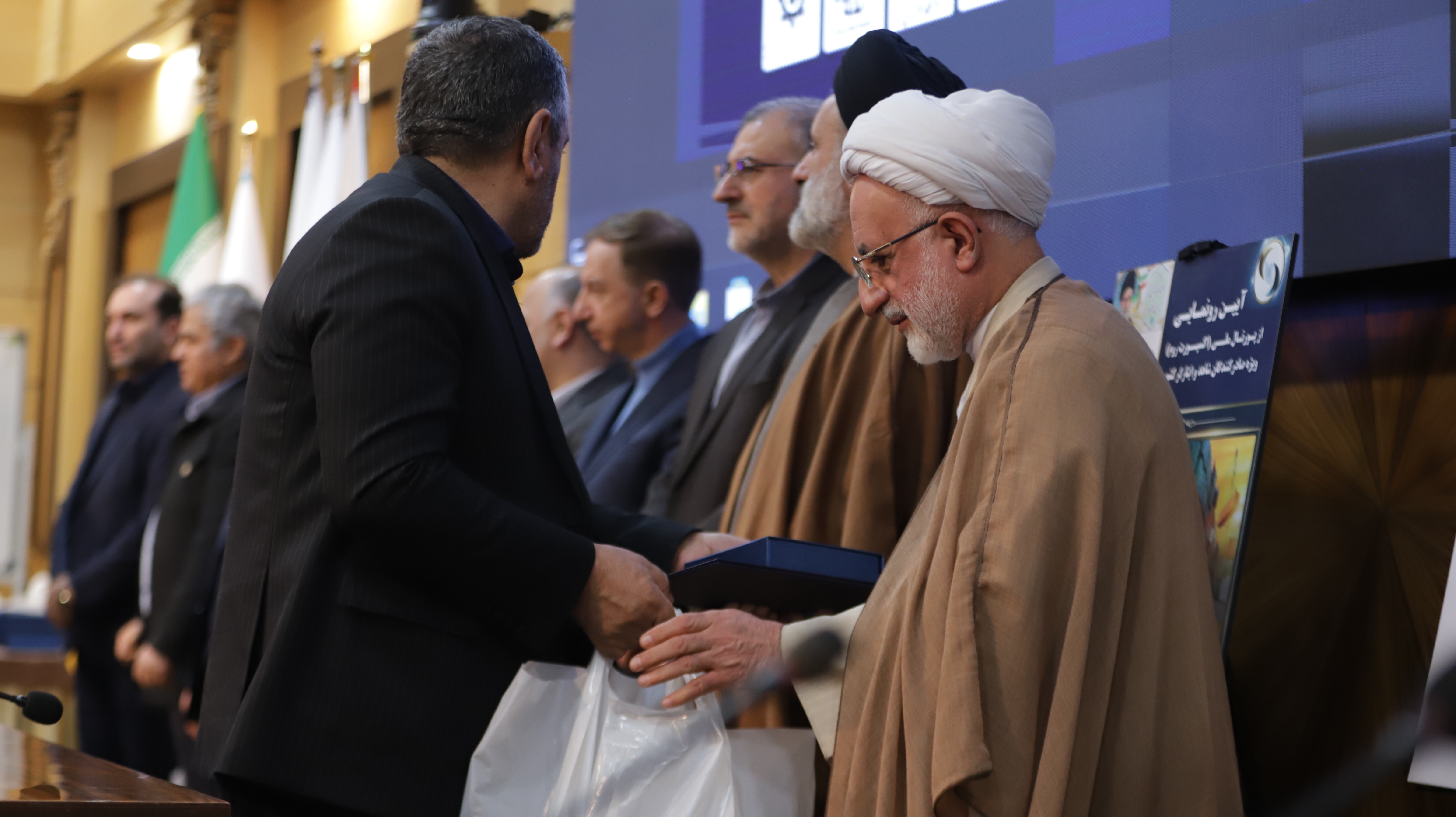 نخستین اجلاس بینالمللی اندیشه اقتصاد تجاری - صادرکنندگان نمونه شاهد و ایثارگر