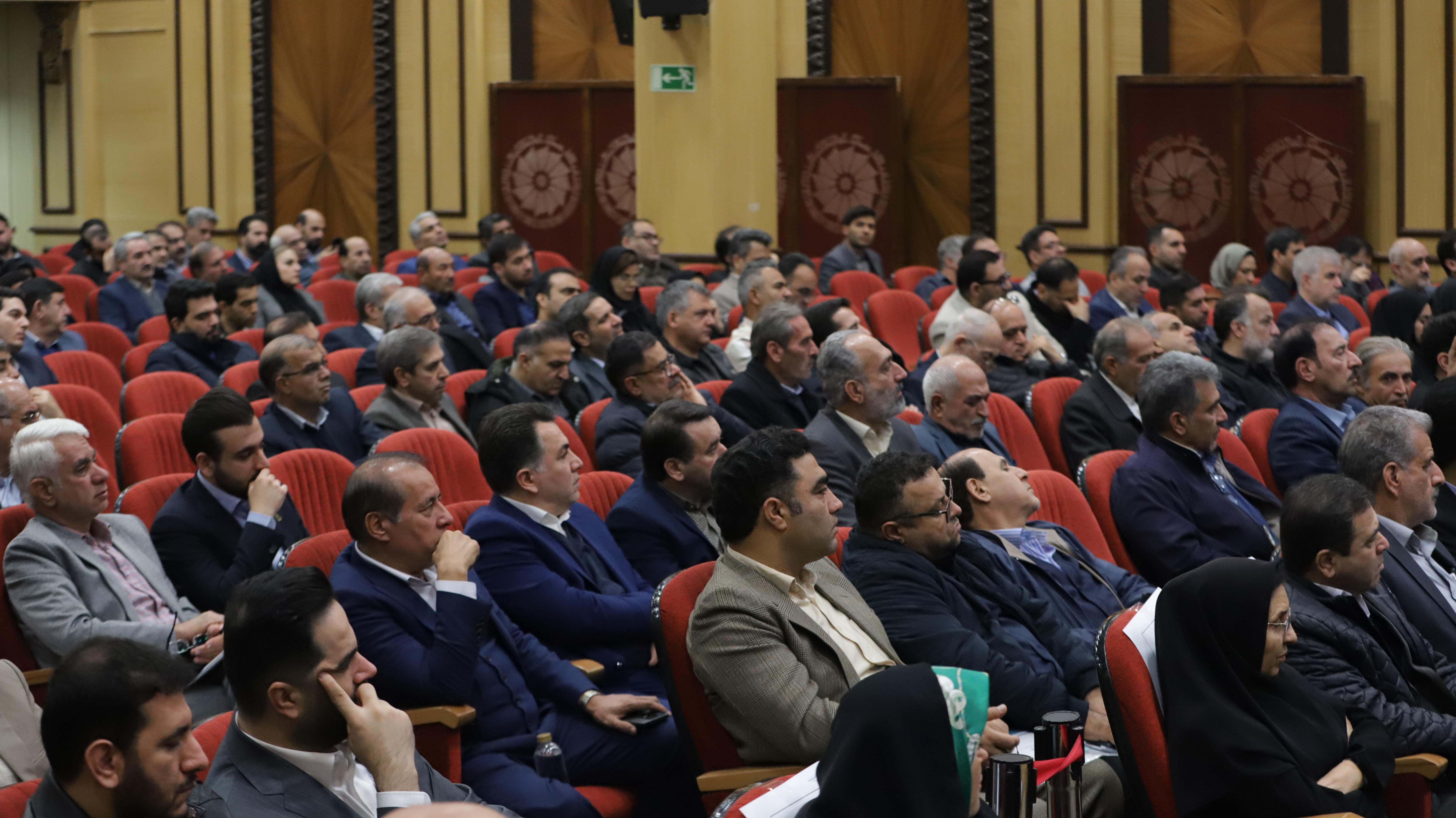 نخستین اجلاس بین‌المللی اندیشه اقتصاد تجاری - صادرکنندگان نمونه شاهد و ایثارگر