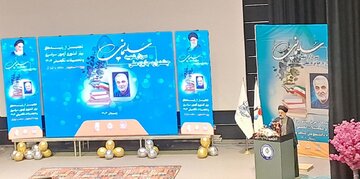 نماینده ولی‌فقیه: تواضع و «دانستنِ ندانستن» رمز پیشرفت علمی نخبگان است