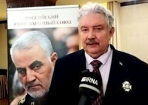 فعال روس: سردار سلیمانی، قهرمانی برای ملت‌ها است