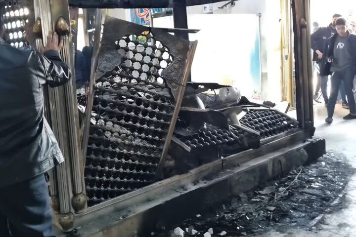 فیلم/ حمله اغتشاشگران به مرقد برادر امام رضا (ع)