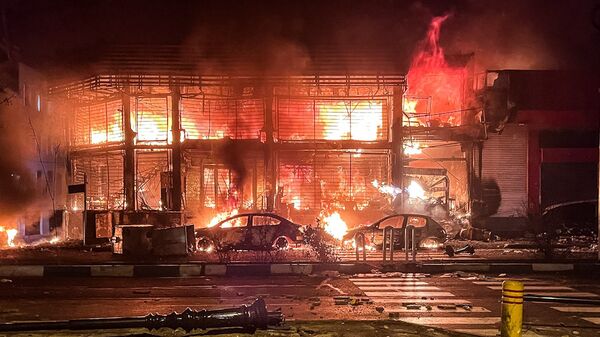 تصاویری از حمله مسلحانه اغتشاشگران به مردم و مأموران/ تعداد شهدا زیاد است