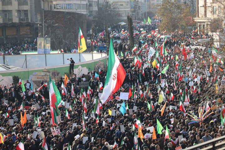 خیزش مردم تهران علیه اغتشاشگران تروریست