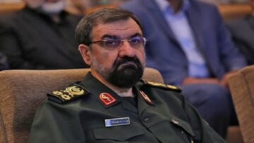 سرلشکر رضایی: آمریکا منتظر گورستانی از ناوها و نیروهایش باشد