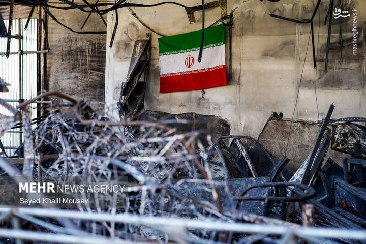 عکس/ آثار هتک حرمت اغتشاشگران به امامزاده سبزقبا