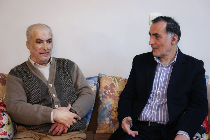 دیدار رئیس بنیاد شهید با جانباز ۷۰ درصد 