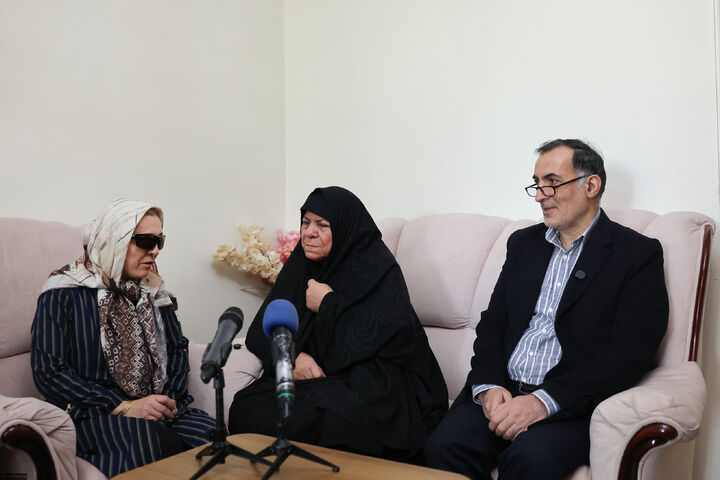 فیلم/ دیدار رئیس بنیاد شهید با جانباز زن ۷۰ درصد