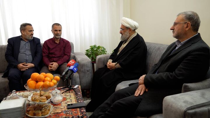 دیدار معاون فرهنگی بنیاد شهید با ۳ جانباز ۷۰ درصد