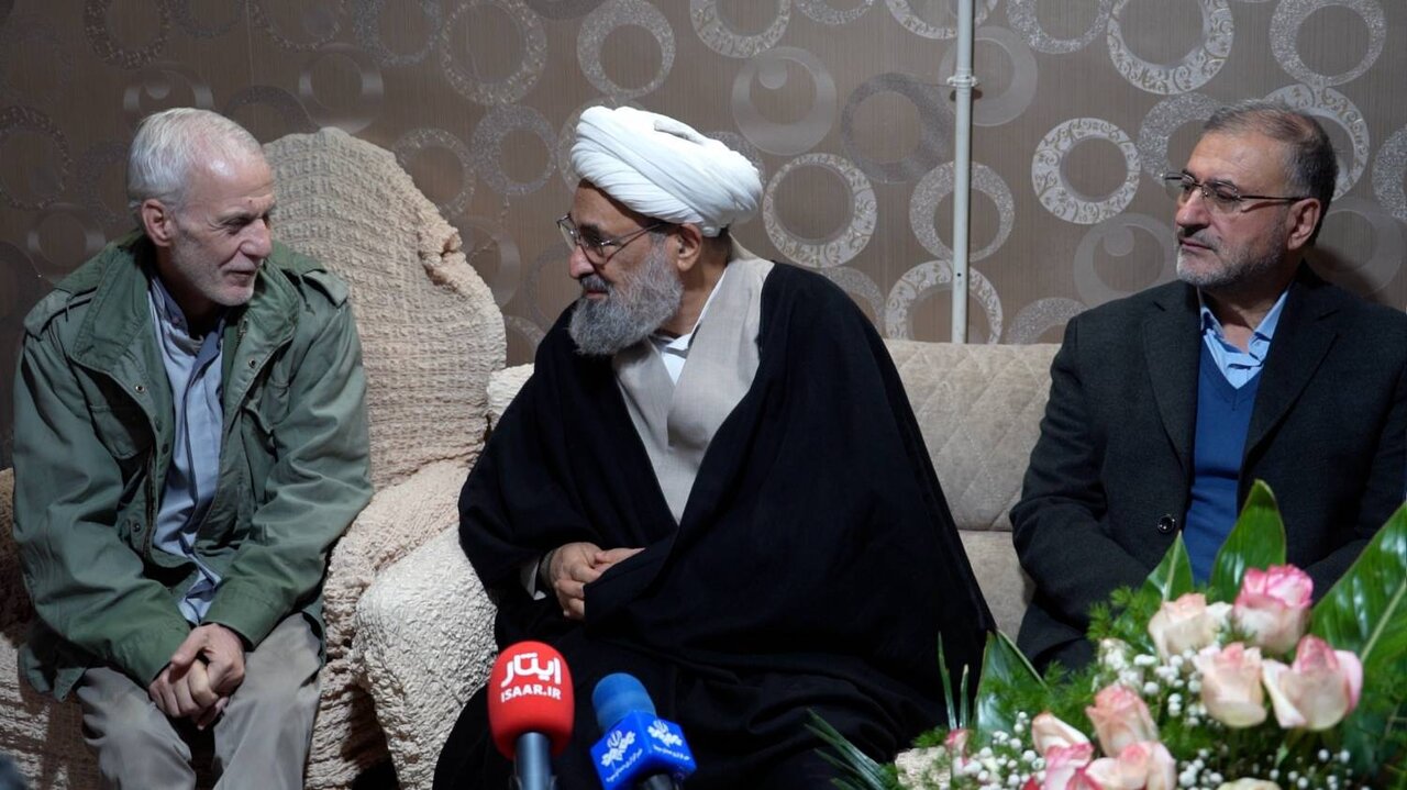 دیدار معاون فرهنگی بنیاد شهید با ۳ جانباز ۷۰ درصد