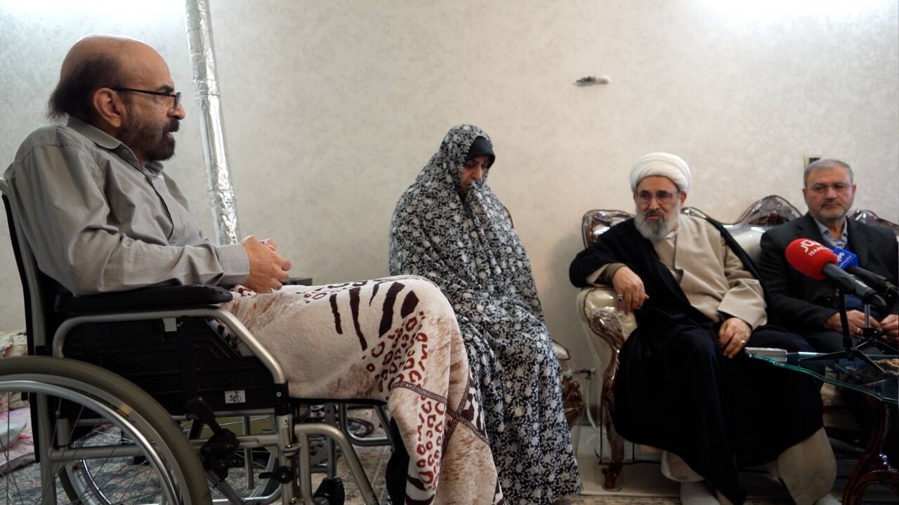 دیدار معاون فرهنگی بنیاد شهید با ۳ جانباز ۷۰ درصد