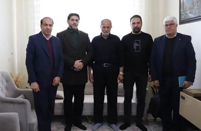 دیدار مدیرکل امور پارلمانی بنیاد با خانواده‌های شهدای مردمی اخیر در استان مرکزی