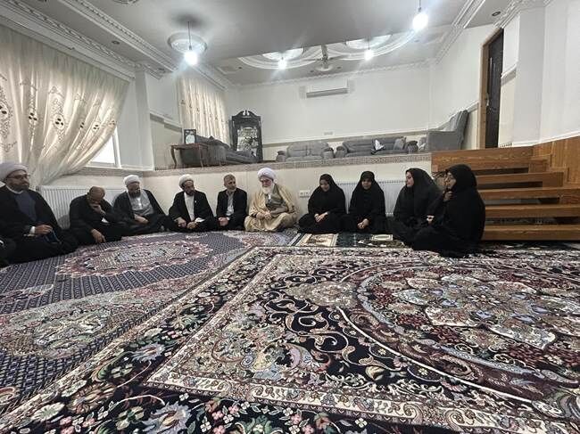 دیدار مدیرکل دفتر برنامه و بودجه بنیاد شهید با خانواده شهدای اغتشاشات در استان گلستان