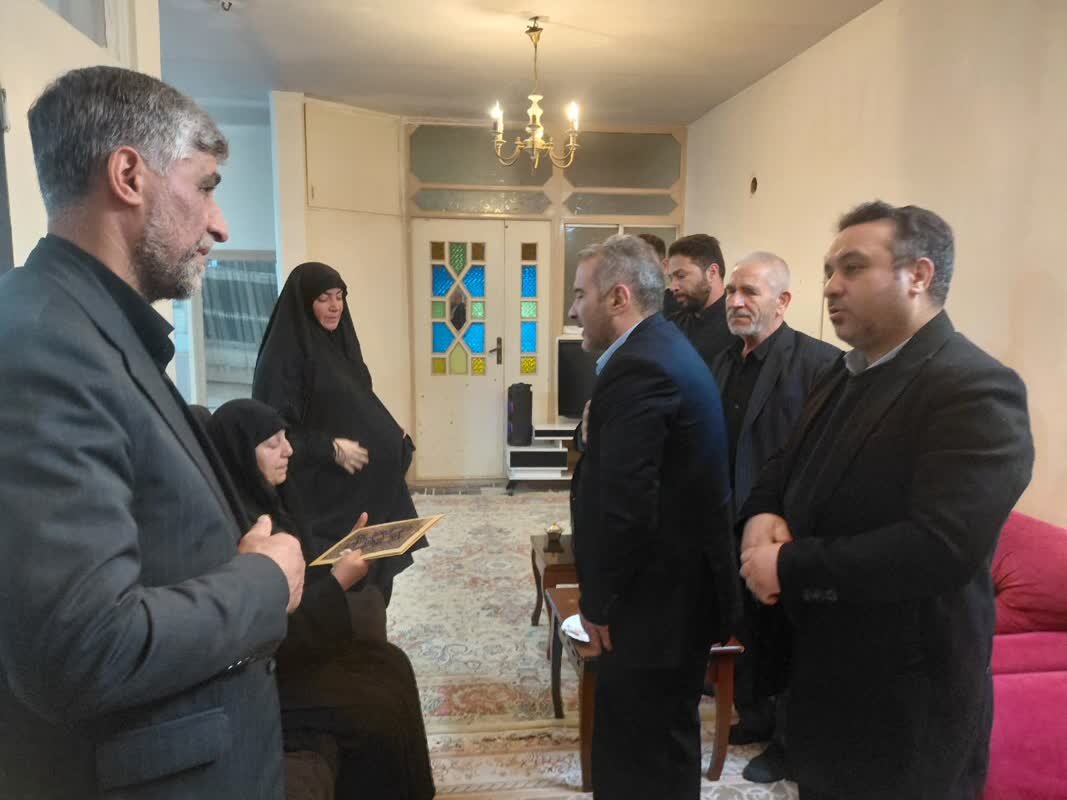 نهضت دیدار با خانواده شهدای حوادث اخیر/120 خانواده شهید دیدار شدند