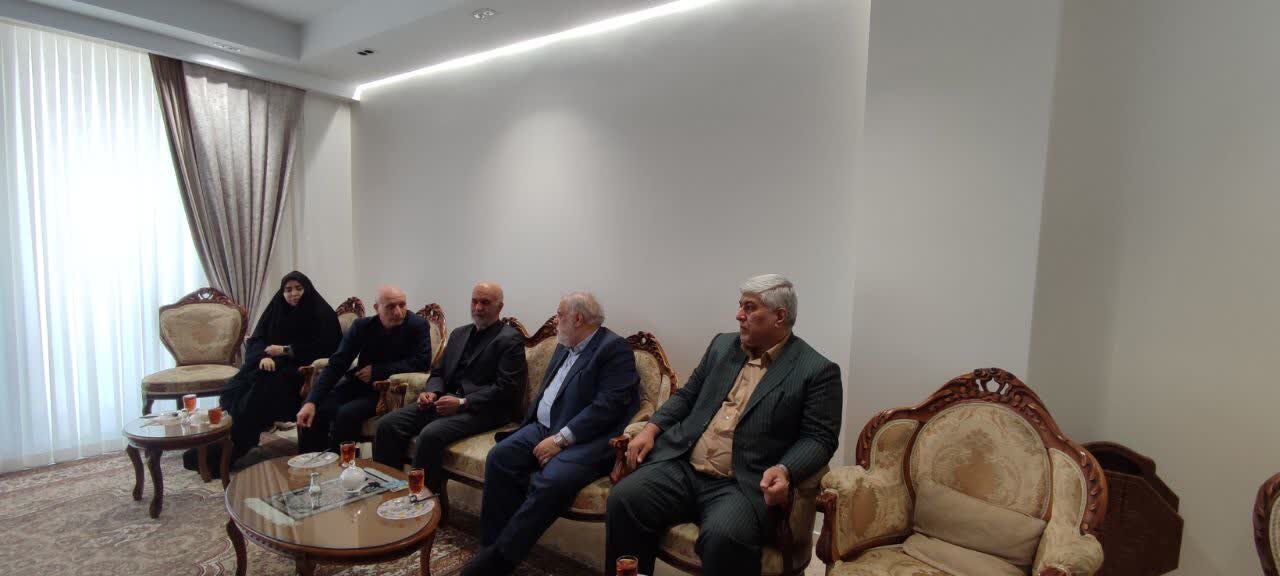 نهضت دیدار با خانواده شهدای حوادث اخیر/120 خانواده شهید دیدار شدند