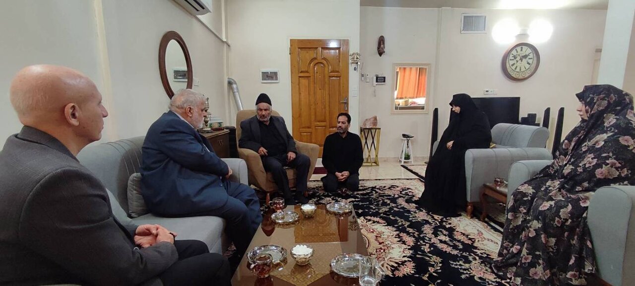 نهضت دیدار با خانواده شهدای حوادث اخیر/120 خانواده شهید دیدار شدند