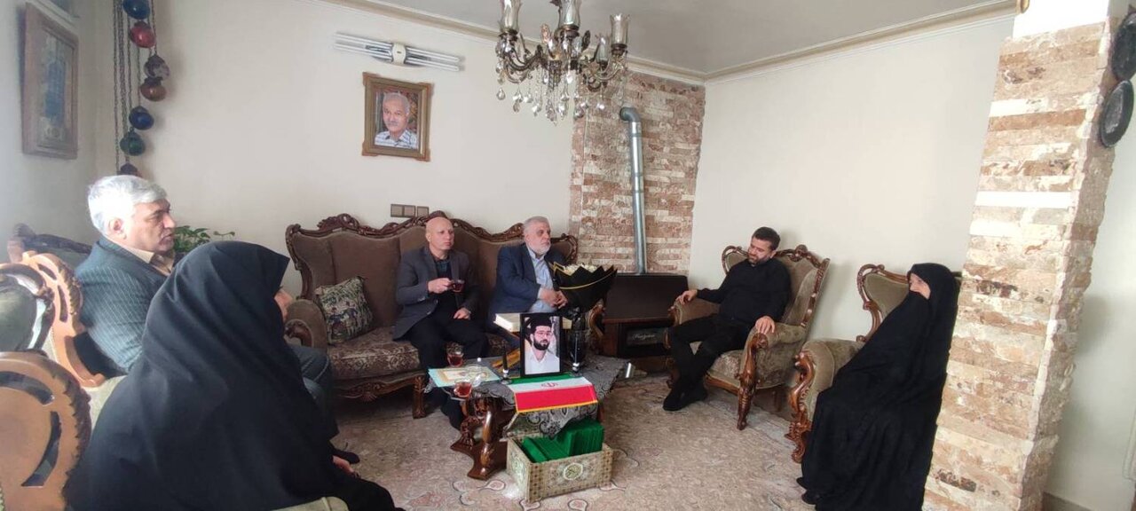 نهضت دیدار با خانواده شهدای حوادث اخیر/120 خانواده شهید دیدار شدند