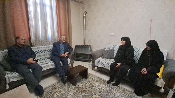 دیدار معاون فرهنگی بنیاد شهید با خانواده شهدای اغتشاشات + فیلم