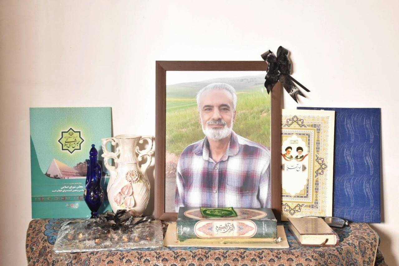 دیدار کرمالهی با خانواده شهدای اغتشاشات