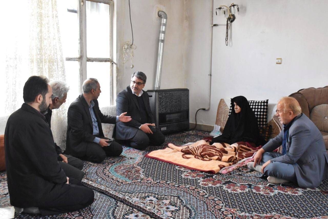 دیدار کرمالهی با خانواده شهدای اغتشاشات