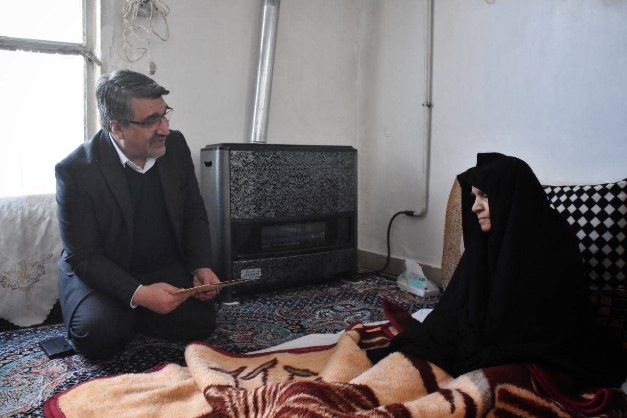 دیدار کرم‌الهی با خانواده شهدای اغتشاشات