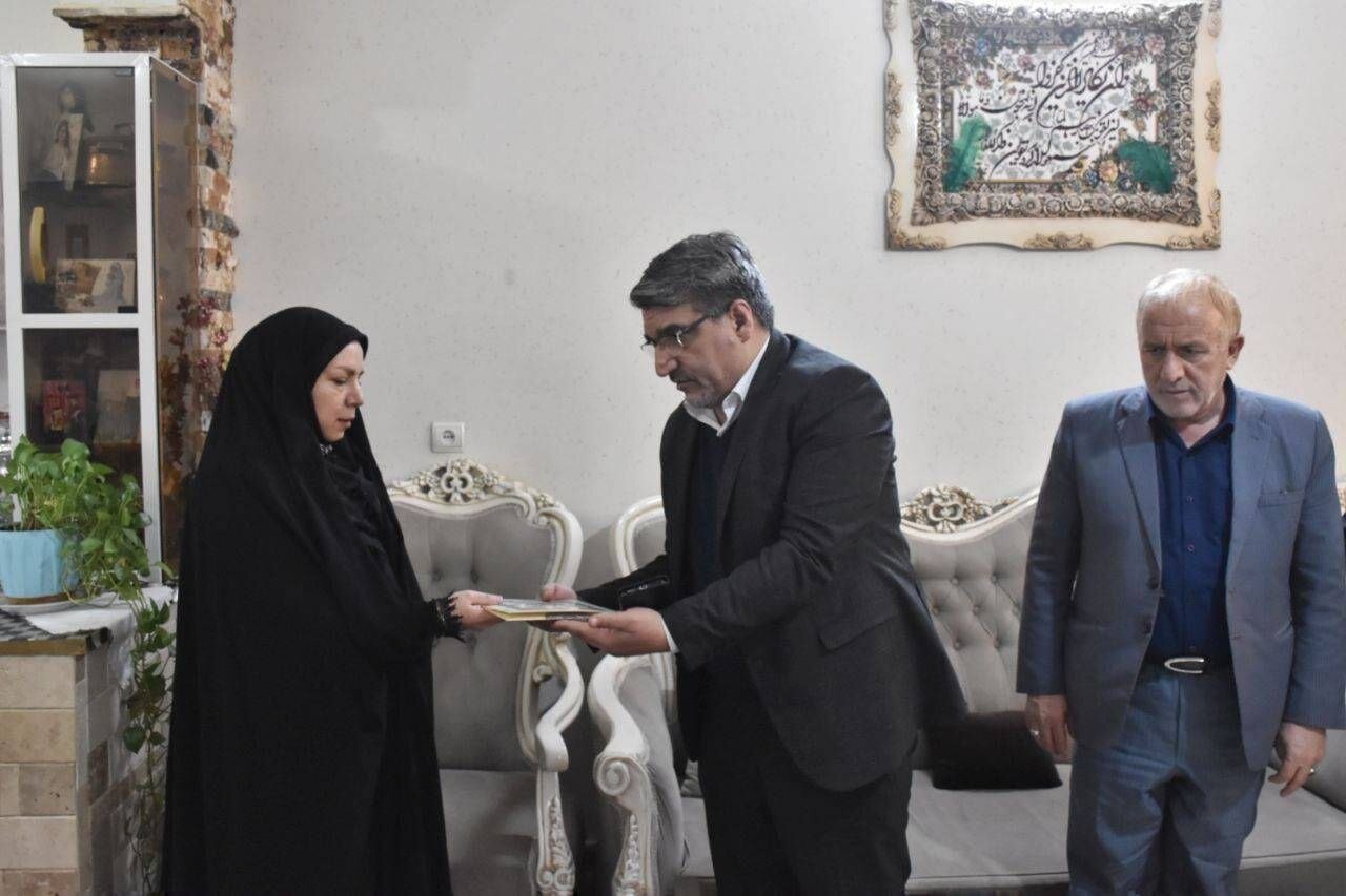 دیدار کرمالهی با خانواده شهدای اغتشاشات