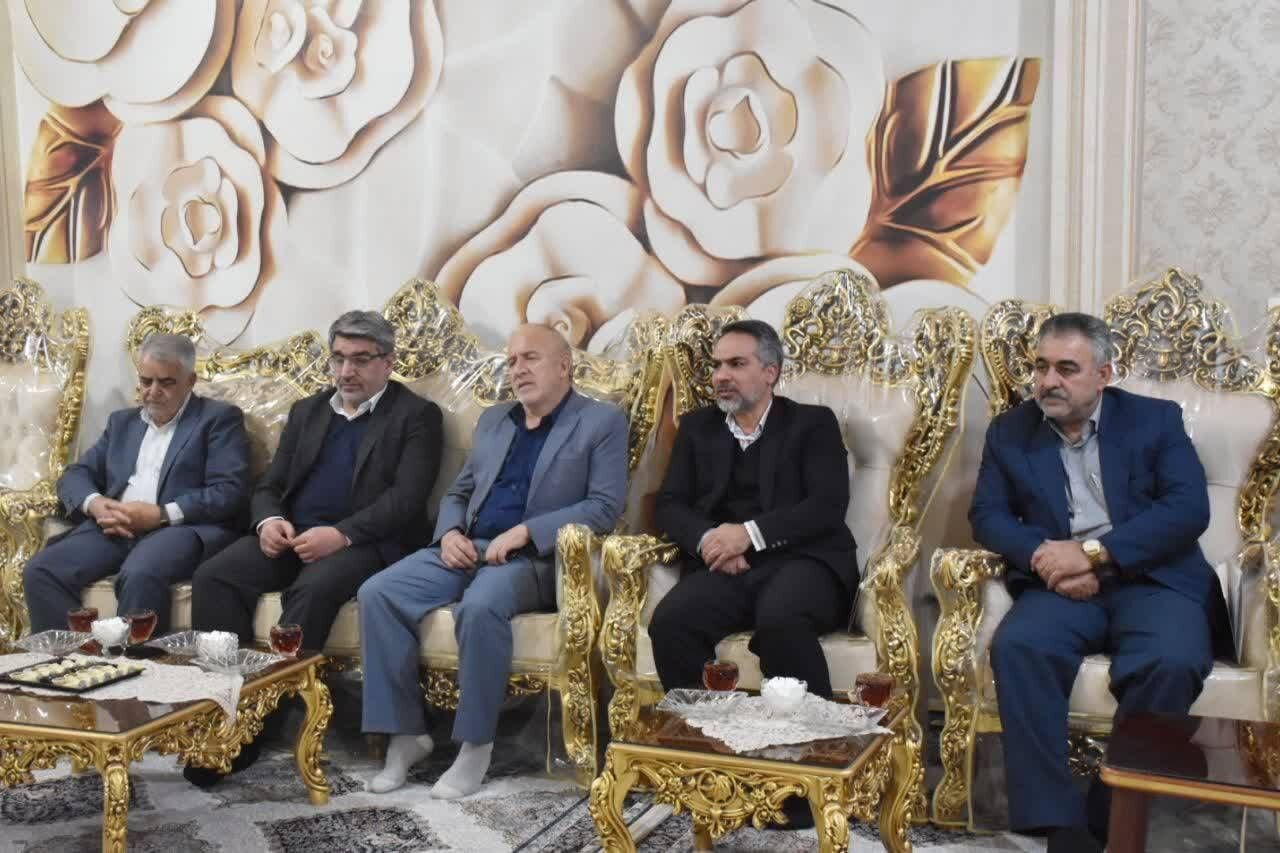 دیدار کرمالهی با خانواده شهدای اغتشاشات