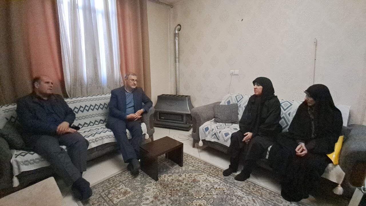 دیدار معاون فرهنگی بنیاد شهید با خانواده شهدای اغتشاشات + فیلم