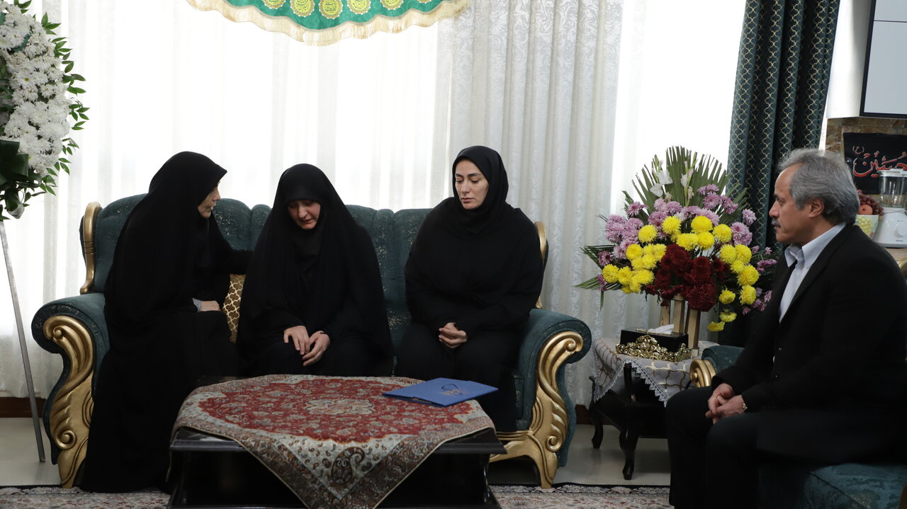 دیدار معاون حوزه ریاست بنیاد شهید با خانواده شهدای اغتشاشات + فیلم