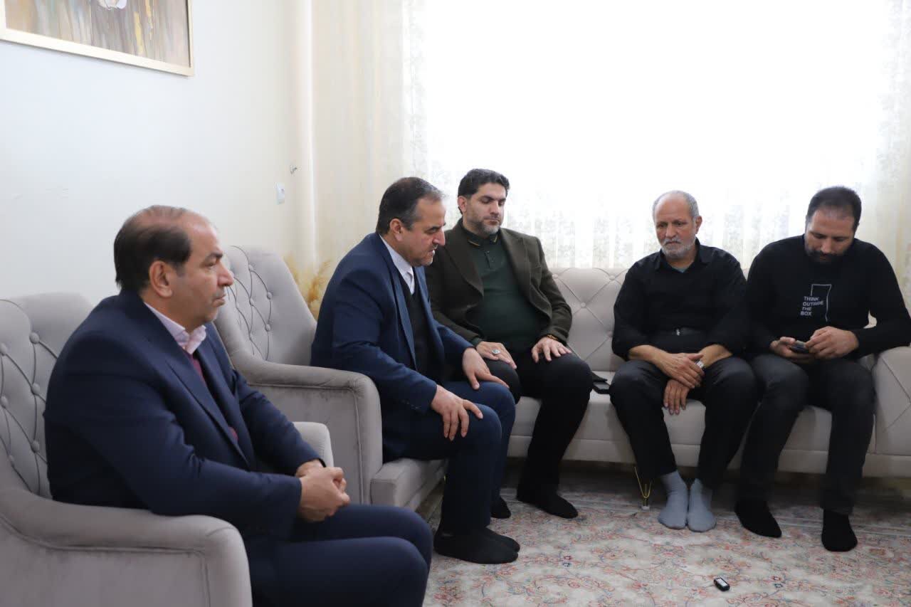 دیدار سرپرست امور مجلس و لوایح بنیاد با برخی خانواده های شهدای مردمی اخیر