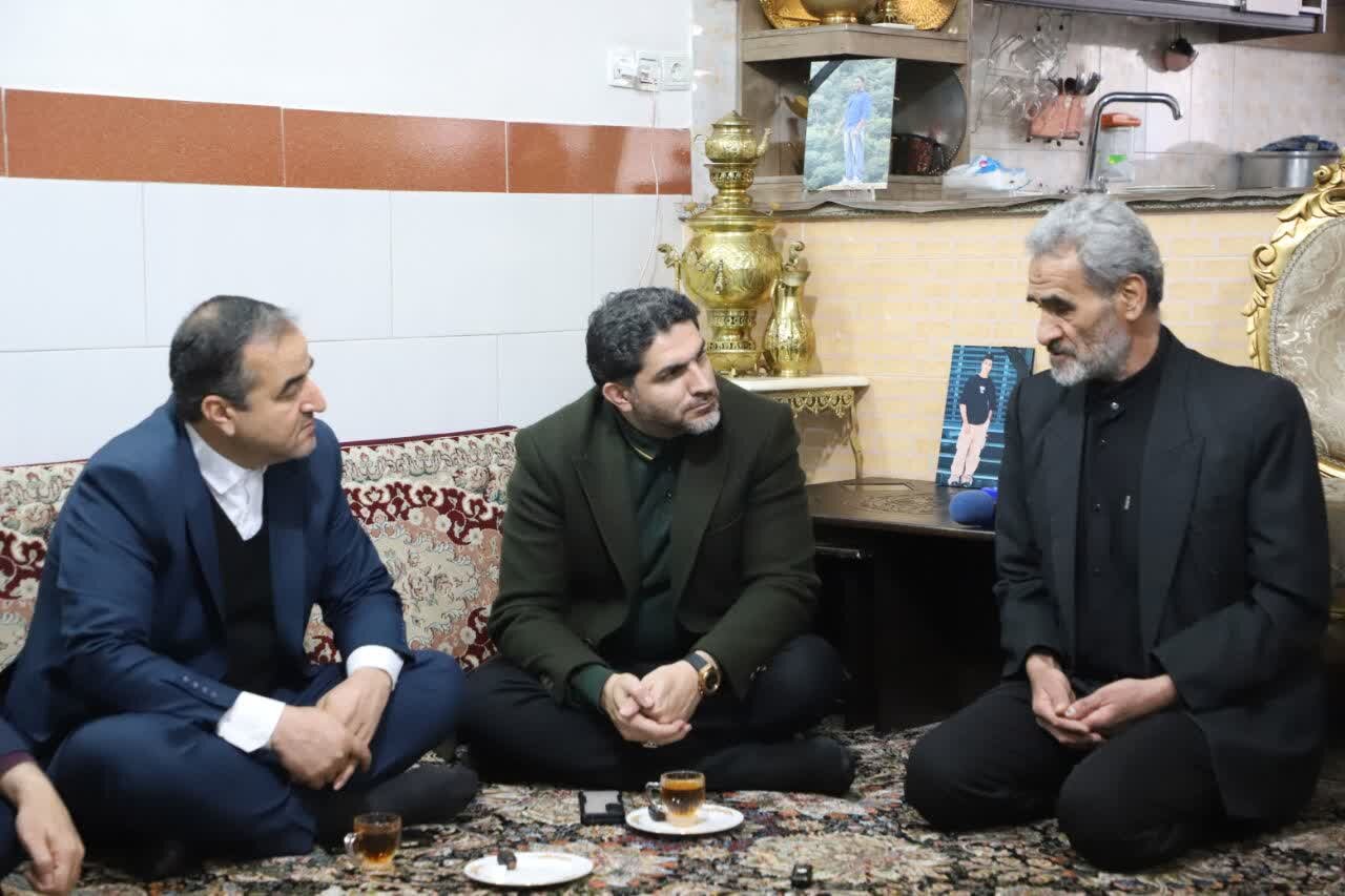 دیدار سرپرست امور مجلس و لوایح بنیاد با برخی خانواده های شهدای مردمی اخیر
