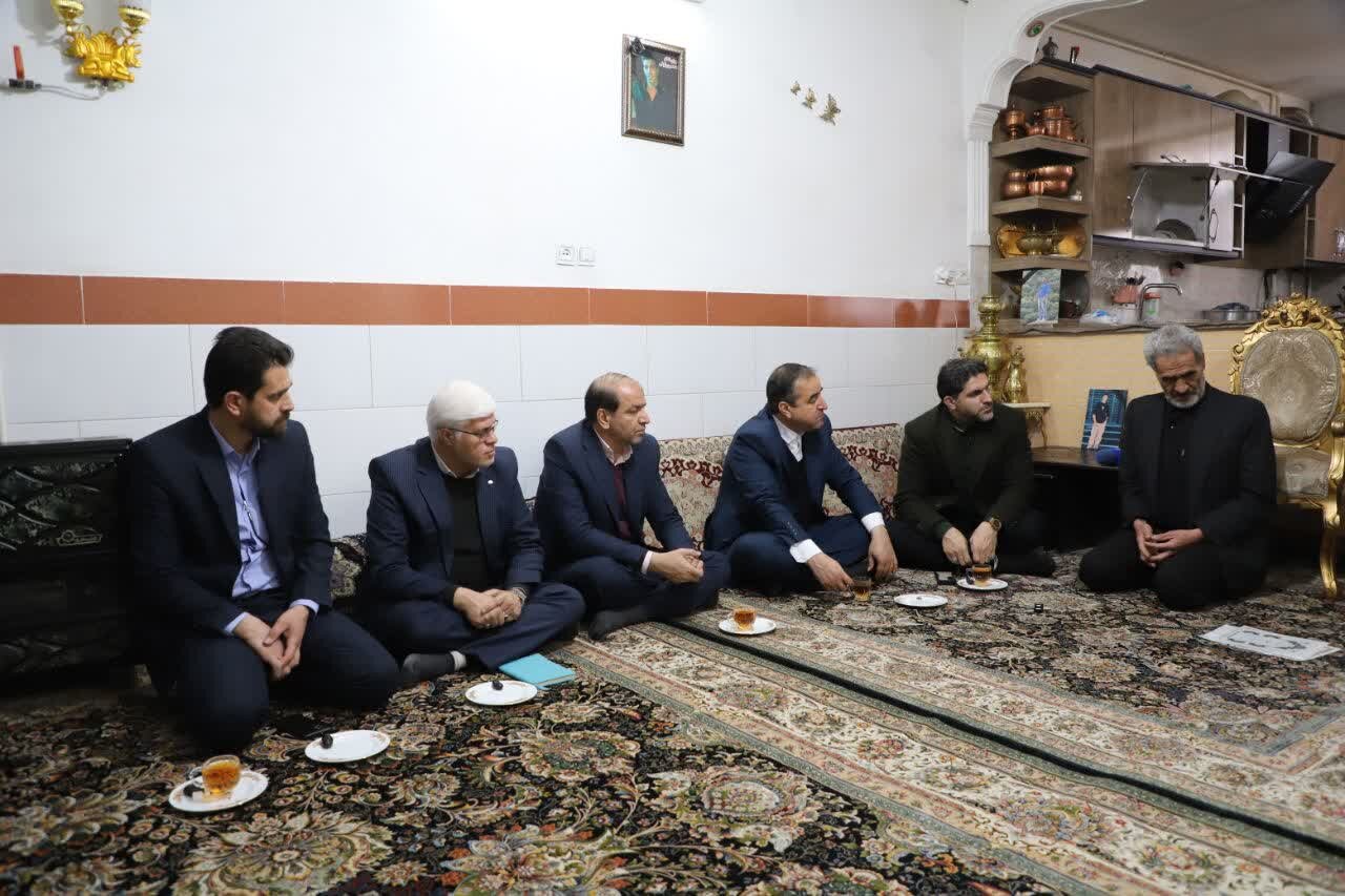 دیدار سرپرست امور مجلس و لوایح بنیاد با برخی خانواده های شهدای مردمی اخیر