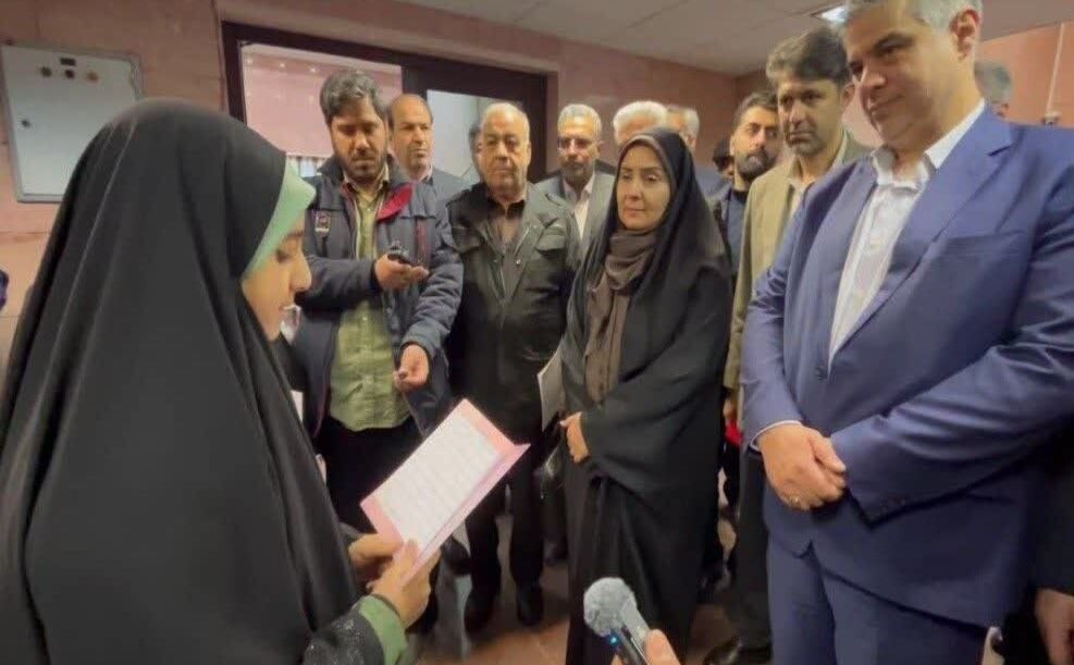 گلباران بیت امام خمینی (ره) و نواخته شدن زنگ انقلاب در نخستین روز دهه فجر