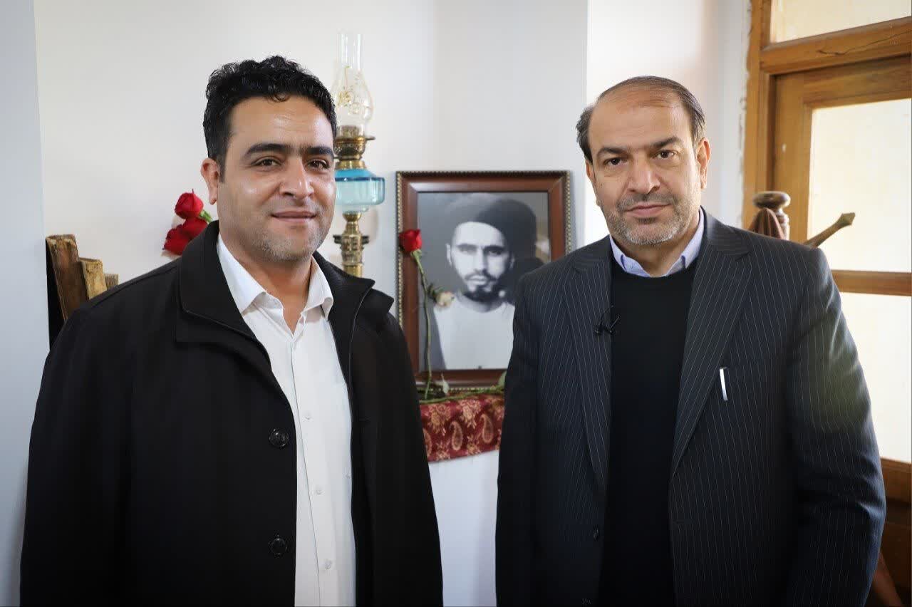 گلباران بیت امام خمینی (ره) و نواخته شدن زنگ انقلاب در نخستین روز دهه فجر