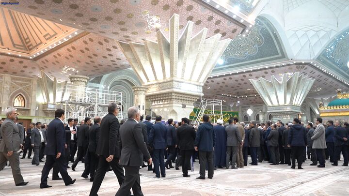 گزارش تصویری/ حضور مسئولان بنیاد شهید در حرم امام خمینی (ره)